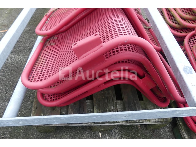 10 metalen stoelen voor de wachtplaats – foto 4 – kavel bij Auctelia, Merelbeke-Melle