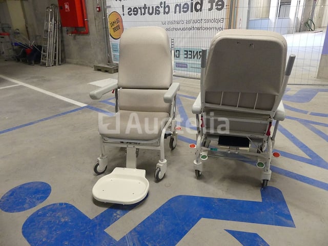 10 Ruststoelen op wielen (Perceel 027 bis) – kavel bij Auctelia, Tournai