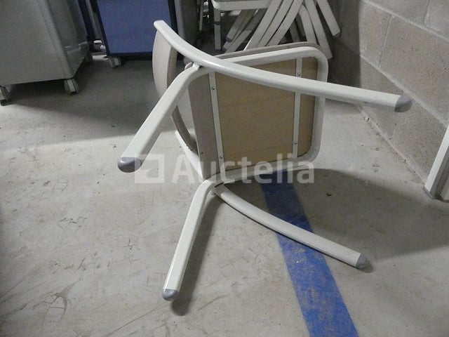 10 Stoelen – foto 5 – kavel bij Auctelia, Tournai