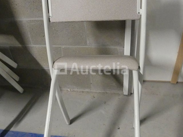 10 Stoelen – foto 4 – kavel bij Auctelia, Tournai