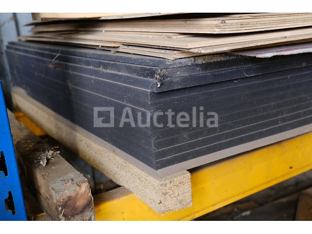 10 zwarte MDF houten panelen – foto 2 – kavel bij Auctelia, Havelange