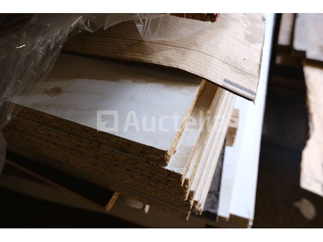 11 Spanplaatpanelen – foto 2 – kavel bij Auctelia, Havelange
