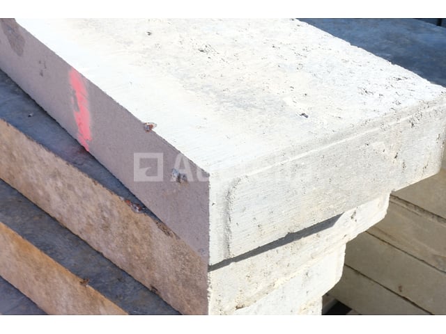 12 betonnen stoepranden van 10 cm dik – foto 4 – kavel bij Auctelia, Paliseul