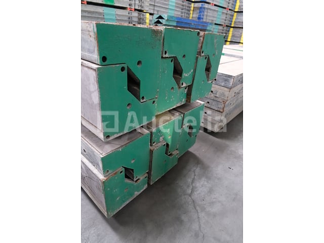 12 binnenste hoeken 270X30 Framax – foto 3 – kavel bij Auctelia, Machelen