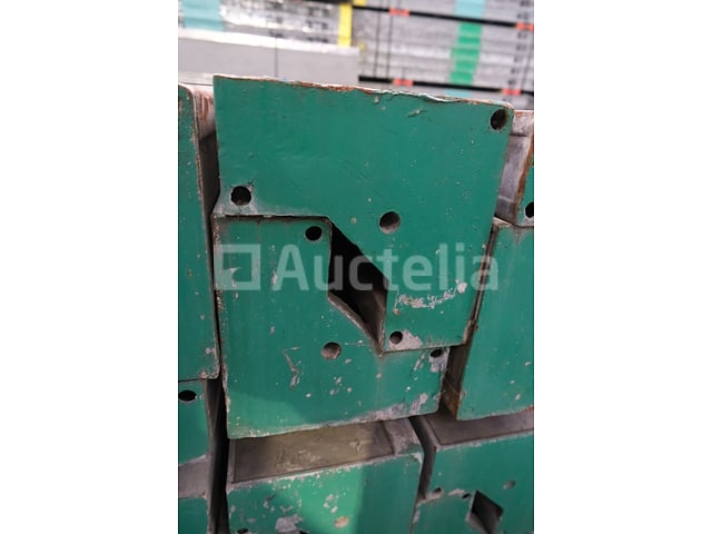 12 binnenste hoeken 270X30 Framax – foto 4 – kavel bij Auctelia, Machelen