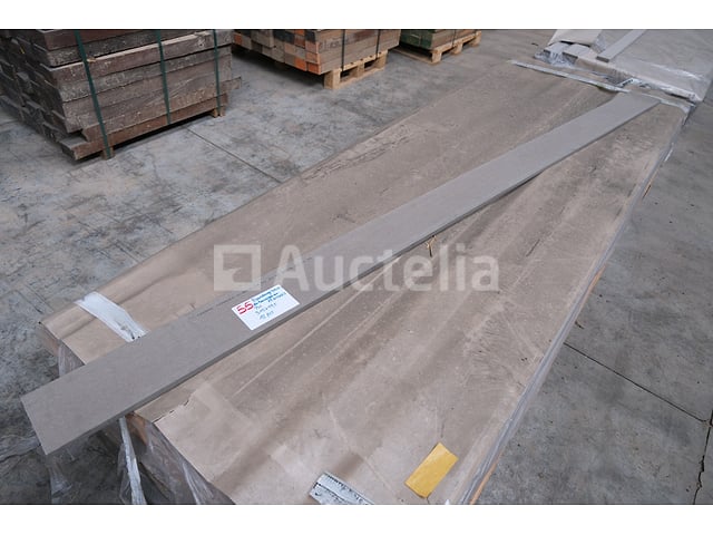 12 Cedral TR20 composiet plinten – foto 2 – kavel bij Auctelia, Liège