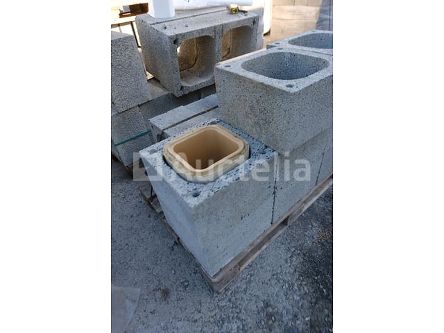 12 Enkele betonnen bushels – foto 2 – kavel bij Auctelia, Paliseul