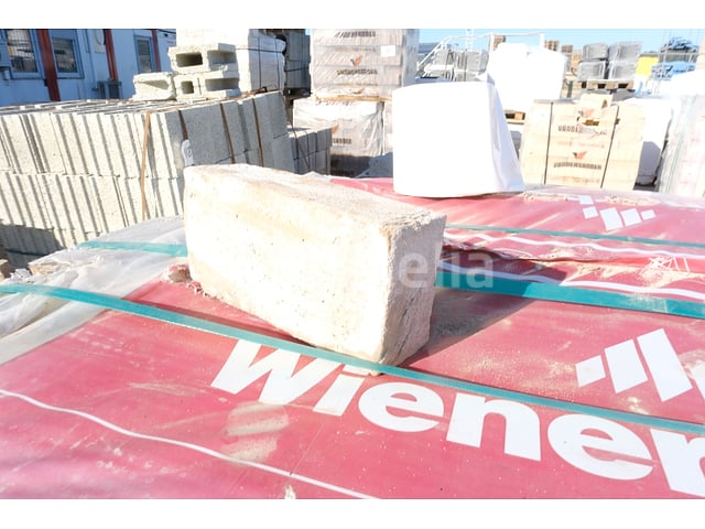 1320 Bakstenen Wienerberger Plaza – foto 2 – kavel bij Auctelia, Paliseul