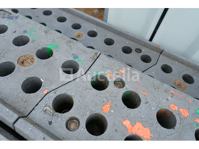 14 composietrekken voor bouwbarrières – foto 5 – kavel bij Auctelia, Chaudfontaine