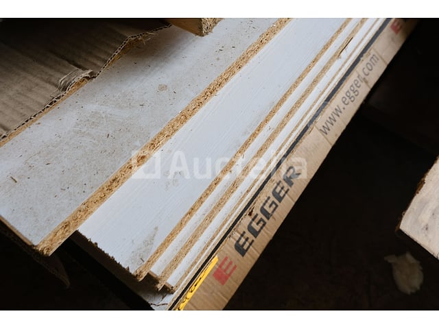 14 Spanplaatpanelen – foto 2 – kavel bij Auctelia, Havelange