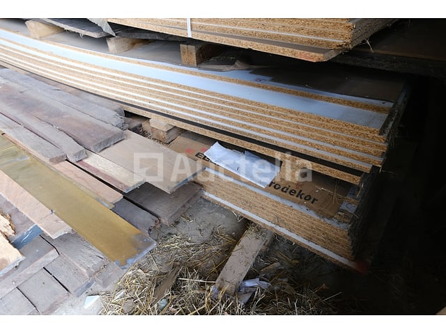14 Spanplaatpanelen – foto 3 – kavel bij Auctelia, Havelange