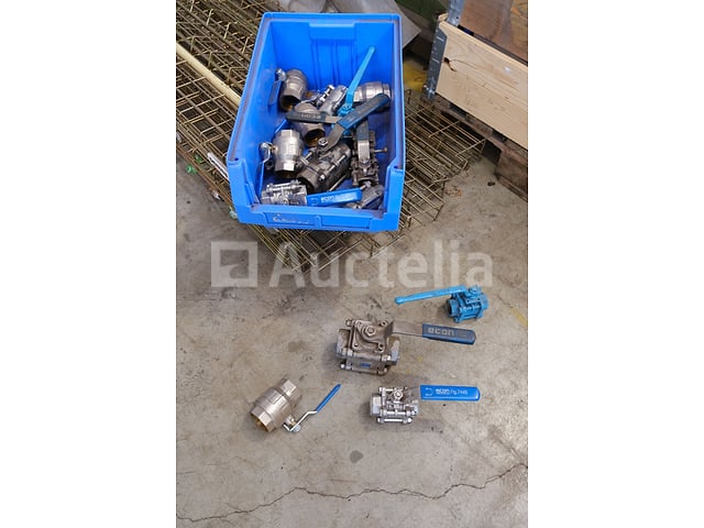 Auctelia: Draaibank, pers, bolters, compressor, stapelbare metalen bakken – veiling bij Auctelia
