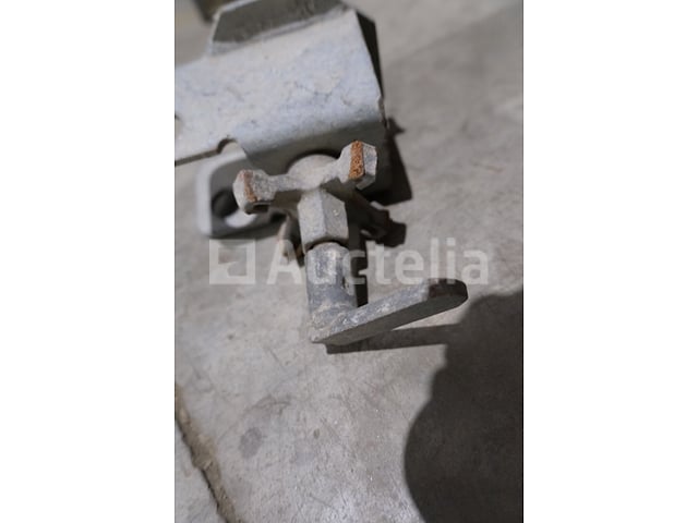 150 bekistingsbevestigingen – foto 5 – kavel bij Auctelia, Chaudfontaine