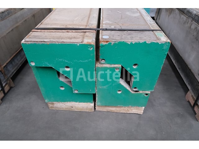 16 binnenste hoeken 135x30 Framax – foto 3 – kavel bij Auctelia, Machelen