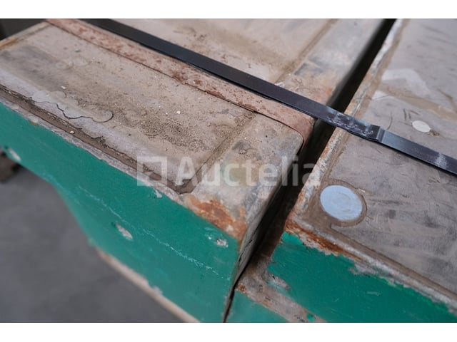 16 binnenste hoeken 135x30 Framax – foto 4 – kavel bij Auctelia, Machelen