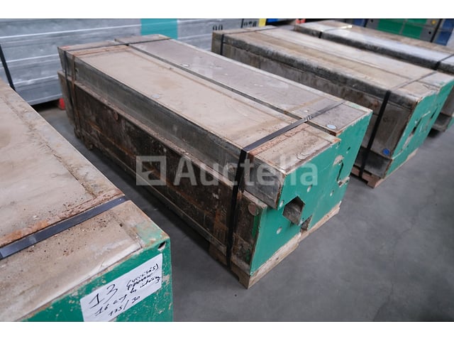 16 binnenste hoeken 135x30 Framax – foto 2 – kavel bij Auctelia, Machelen