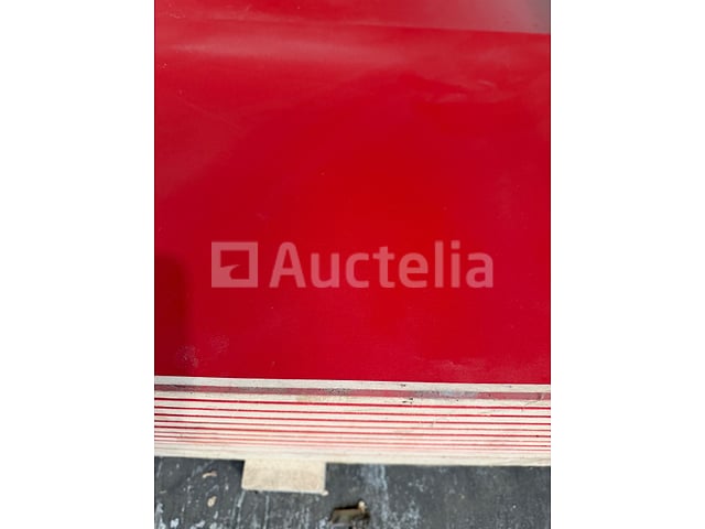 16 x MDF houtpanelen (rood) 18mm 2800mmx2070mm – kavel bij Auctelia, Éghezée