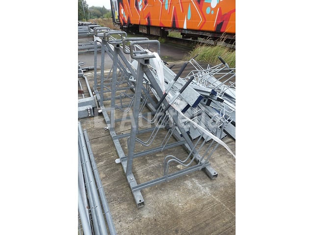 17 Fietsenrekken – foto 2 – kavel bij Auctelia, Merelbeke-Melle