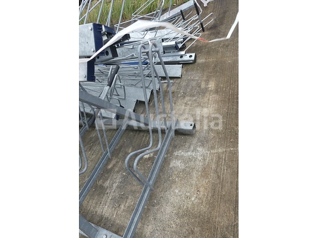 17 Fietsenrekken – foto 5 – kavel bij Auctelia, Merelbeke-Melle