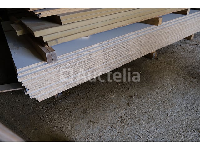 17 Spanplaatpanelen – foto 2 – kavel bij Auctelia, Havelange