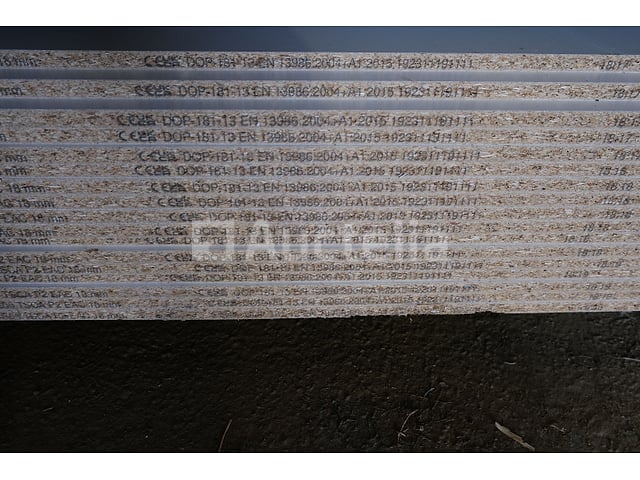 17 Spanplaatpanelen – foto 4 – kavel bij Auctelia, Havelange