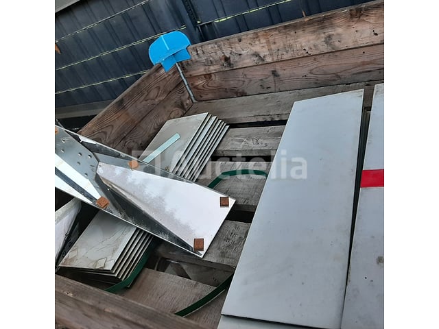 175 spiegels van M4-rijtuigen van de NMBS – foto 2 – kavel bij Auctelia, Mons