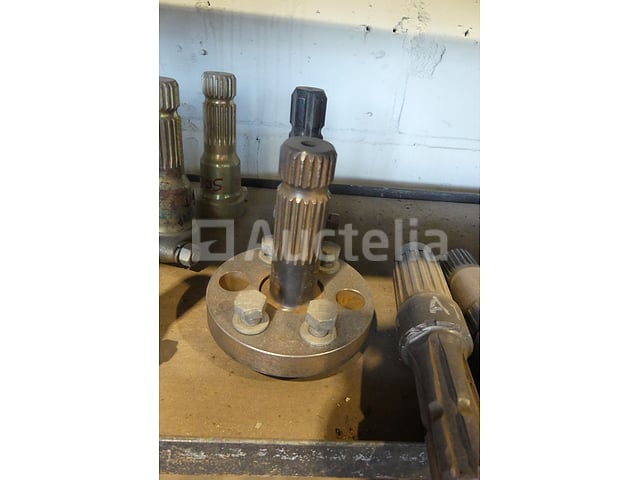 18 aandrijfassen – foto 5 – kavel bij Auctelia, Binche