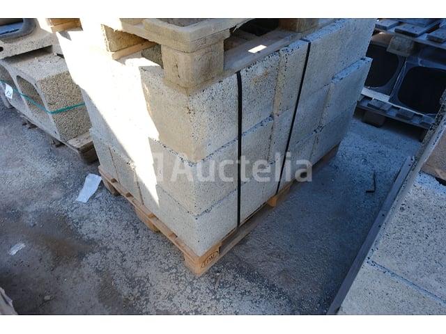 18 Enkele betonnen bushels – foto 2 – kavel bij Auctelia, Paliseul