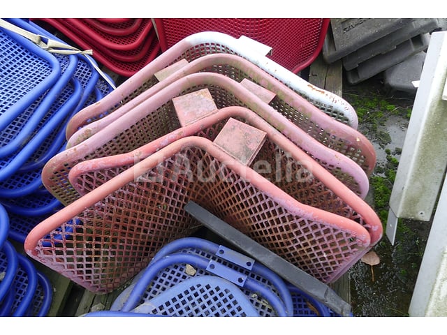 19 metalen stoelen voor wachtstoelen – foto 5 – kavel bij Auctelia, Merelbeke-Melle