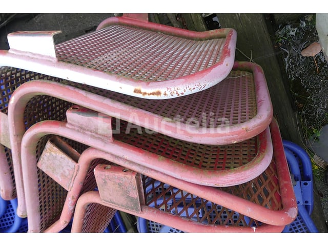 19 metalen stoelen voor wachtstoelen – foto 6 – kavel bij Auctelia, Merelbeke-Melle
