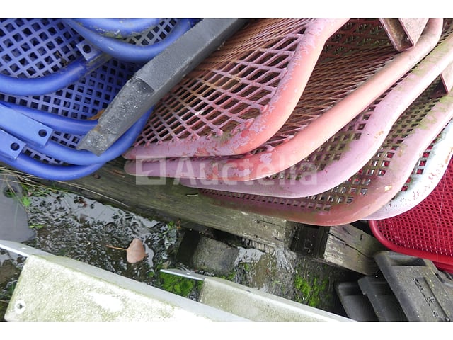 19 metalen stoelen voor wachtstoelen – foto 7 – kavel bij Auctelia, Merelbeke-Melle
