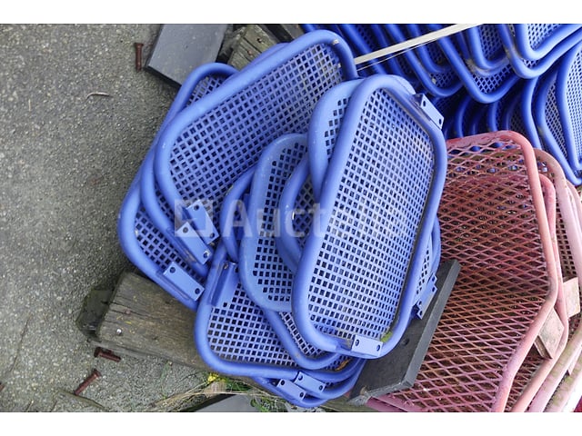 19 metalen stoelen voor wachtstoelen – foto 2 – kavel bij Auctelia, Merelbeke-Melle