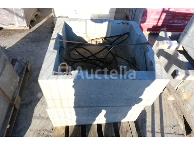 2 betonnen inspectiekamers 72x72x30 – foto 4 – kavel bij Auctelia, Paliseul