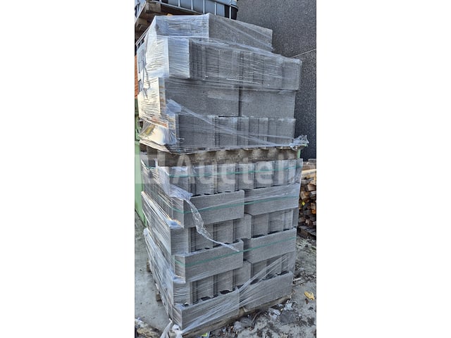 2 betonnen pallets (keystones) – foto 2 – kavel bij Auctelia, Bergen