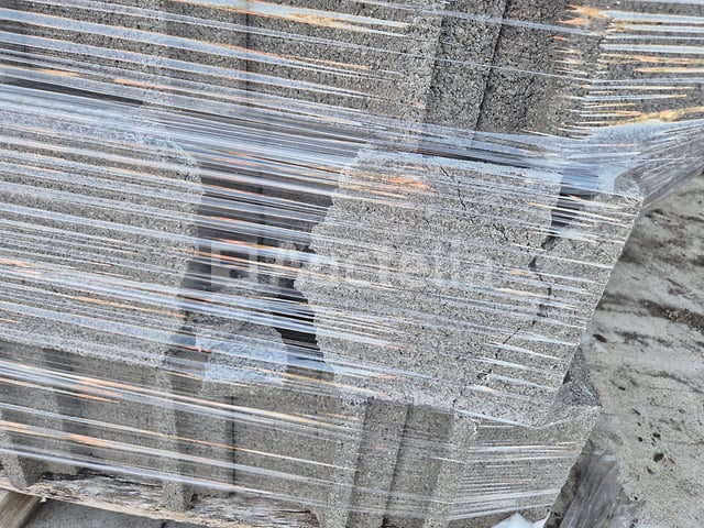 2 betonnen pallets (keystones) – foto 4 – kavel bij Auctelia, Bergen