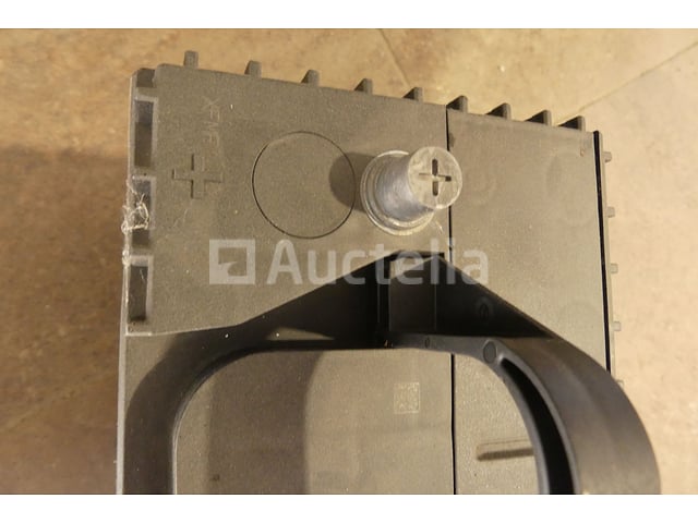 2 John Deere StrongBox-batterijen – foto 5 – kavel bij Auctelia, Binche