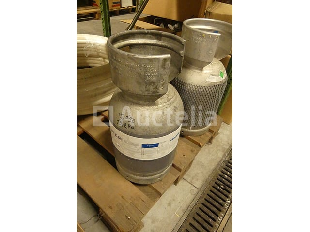 2 koelmiddelgasflessen – foto 2 – kavel bij Auctelia, Charleroi