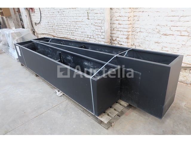 2 metalen bloembakken – foto 2 – kavel bij Auctelia, Liège