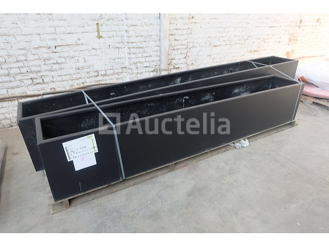 2 metalen bloembakken – kavel bij Auctelia, Liège