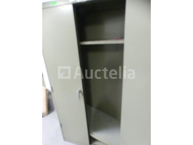 2 metalen kasten 2 deuren – foto 4 – kavel bij Auctelia, Saint-Gilles