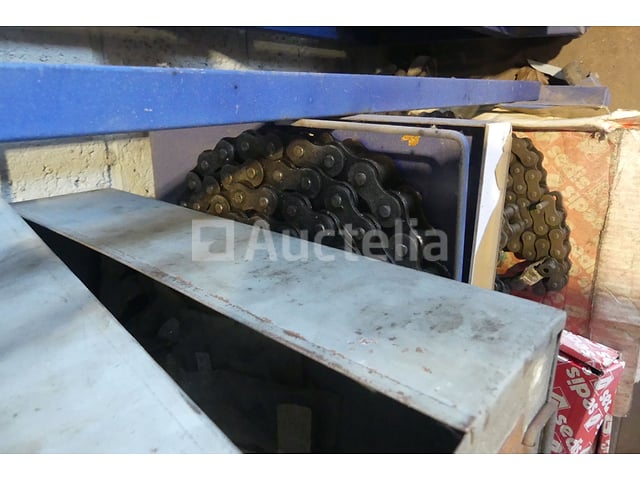 2 Metalen planken + inhoud – foto 9 – kavel bij Auctelia, Binche