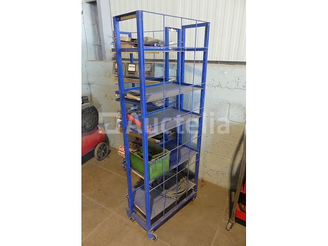 2 Metalen planken + inhoud – foto 4 – kavel bij Auctelia, Binche