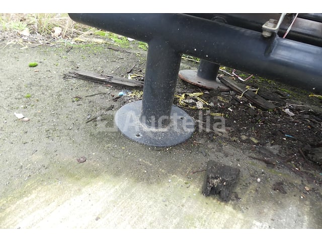 2 metalen steunen met 3 wachtstoelen – foto 7 – kavel bij Auctelia, Merelbeke-Melle
