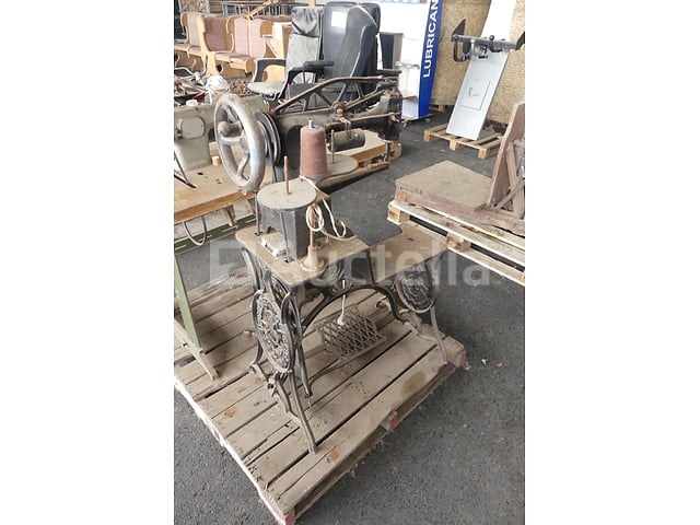 2 Naaimachines – foto 3 – kavel bij Auctelia, Fauvillers