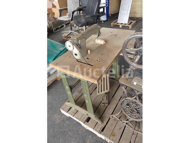 2 Naaimachines – foto 2 – kavel bij Auctelia, Fauvillers