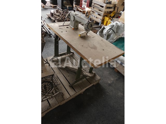 2 Naaimachines – foto 4 – kavel bij Auctelia, Fauvillers