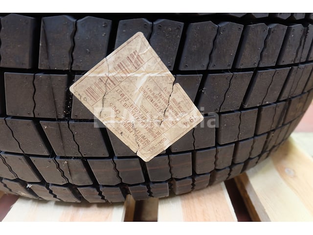 2 Nieuwe banden Continental 305/70 R19.5 – foto 2 – kavel bij Auctelia, Bruxelles
