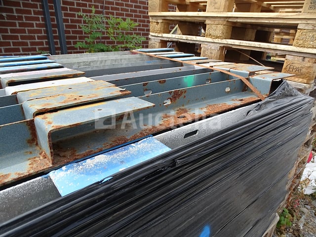 2 pallets met plankrelingelementen – foto 7 – kavel bij Auctelia, Aye