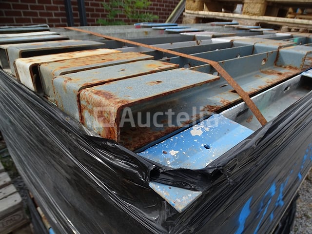 2 pallets met plankrelingelementen – foto 6 – kavel bij Auctelia, Aye