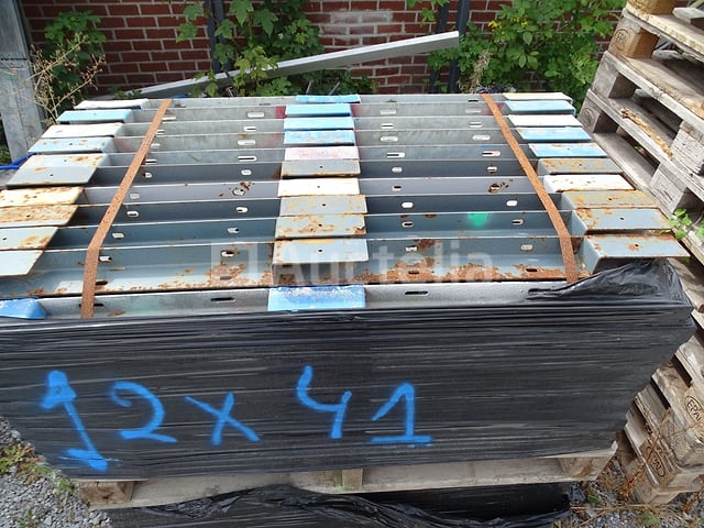 2 pallets met plankrelingelementen – foto 8 – kavel bij Auctelia, Aye